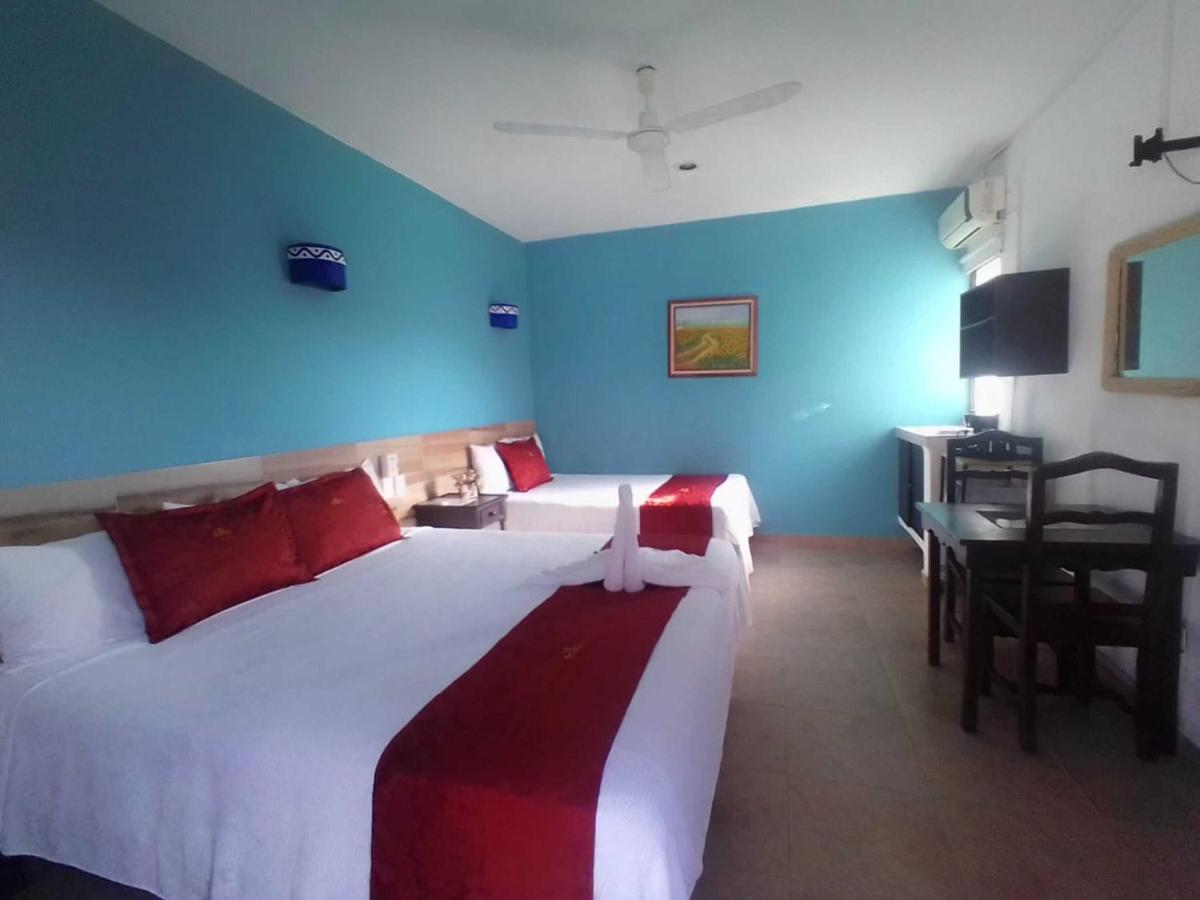 Hotel Acuario Playa Del Carmen Esterno foto