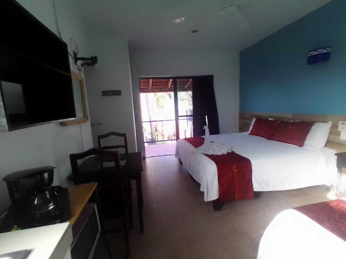 Hotel Acuario Playa Del Carmen Esterno foto