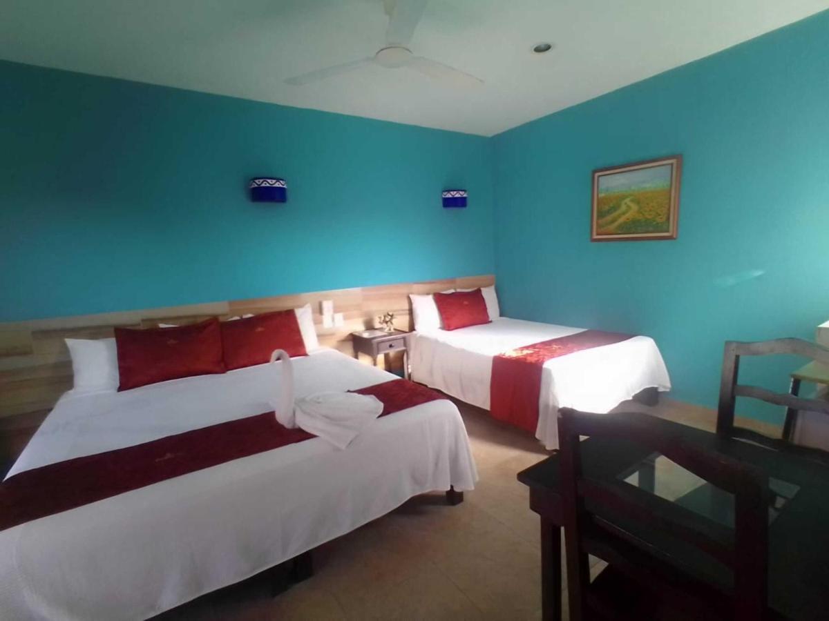 Hotel Acuario Playa Del Carmen Esterno foto